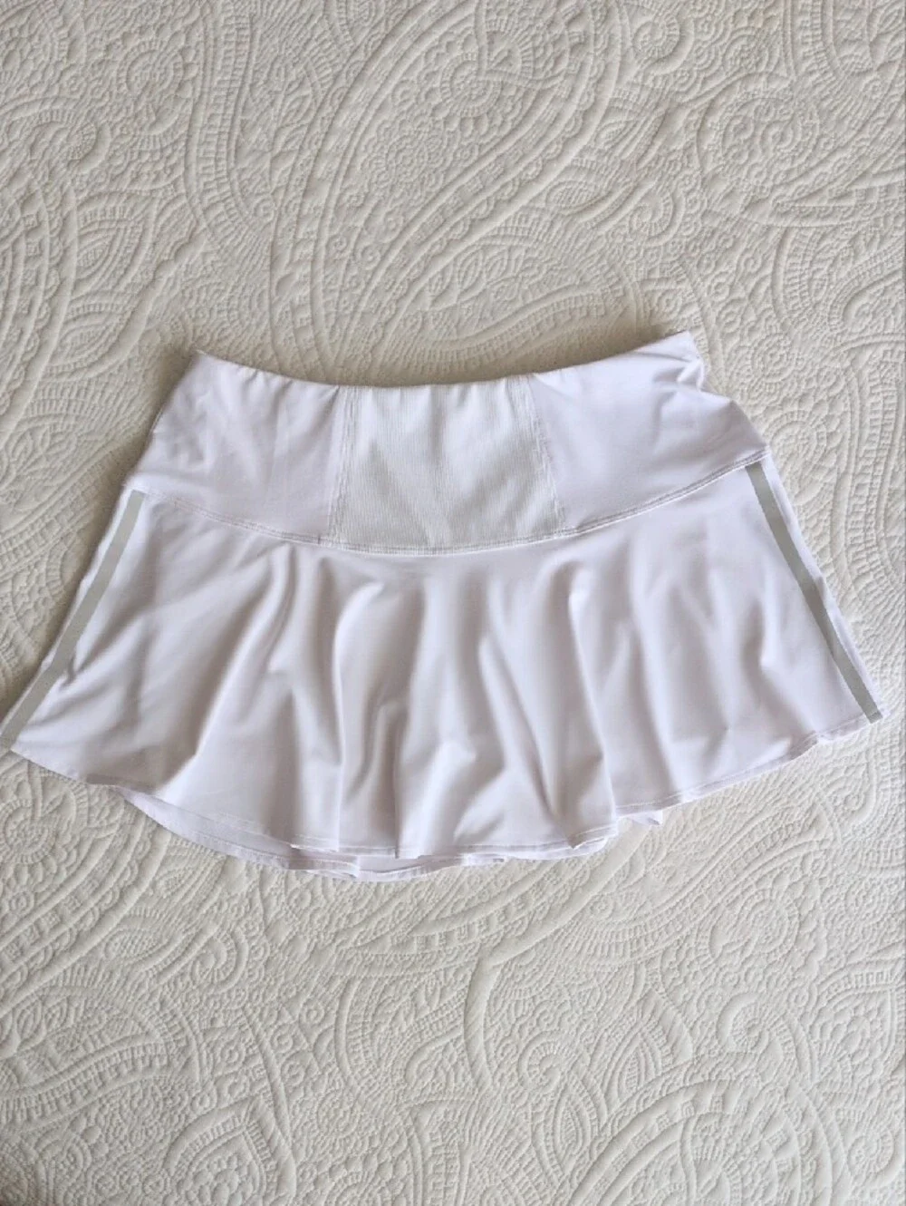 Lucky in Love chic white